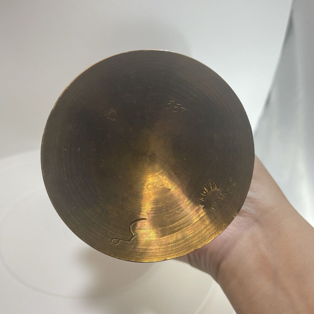 Vtg Indian Brass Trumpet Vase Hand Etched Champleve Enamel Red Black India 557 - Picture 8 of 10